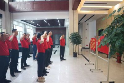 永遠(yuǎn)跟黨走，奮進(jìn)新征程